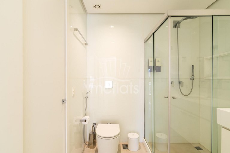 MC FLATS THE CLARIDGE 706