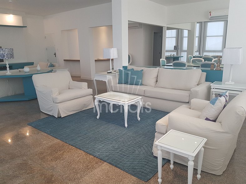 Apartamento convencional - Dois quartos frente mar em Copaca